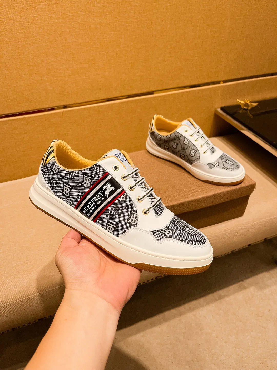 Men's shoes💰 400💰[LV]🔥Louis Vuitton, high-end men's shoes brand, official website 1:1 latest masterpiece: the upper is made of Italian imported first-layer cowhide with a comfortable and breathable lining➕original non-slip and wear-resistant outsole🔥, making walking more convenient and comfortable! An exclusive new model, a stunning work, a beautiful 1:1 replica [color] compared to the official quality! Create a fashionable personality to set off your uniqueness! A must-have for trendy men! Classic 🔥Size: 38-44 Color: 🔥 2⃣️colors available🔥.